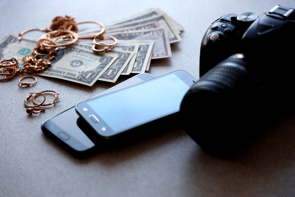 Many,Expensive,Golden,Jewerly,Rings,,Earrings,And,Necklaces,With,Big