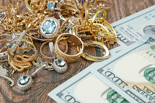 Jewelry,Scrap,Of,Gold,And,Silver,And,Money,,Pawnshop,Concept