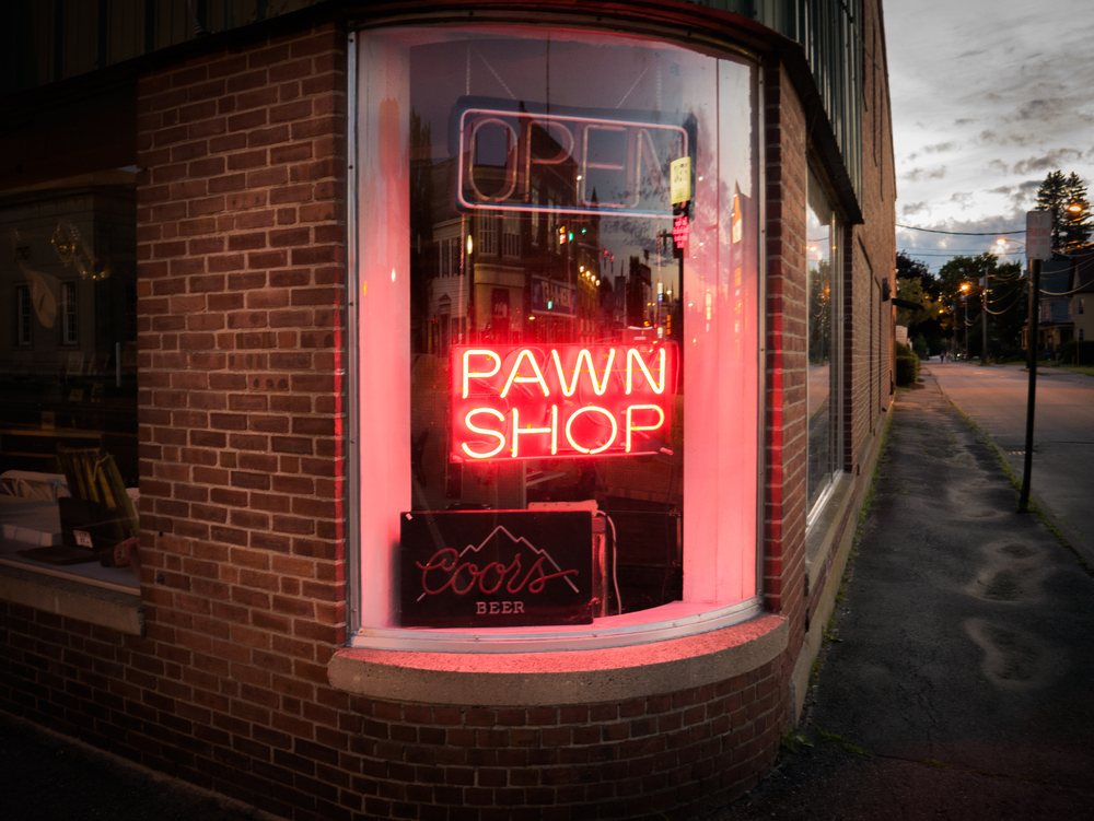 Waterville,Maine,,Usa,-,July,23,,2017:,Neon,Light,Sign